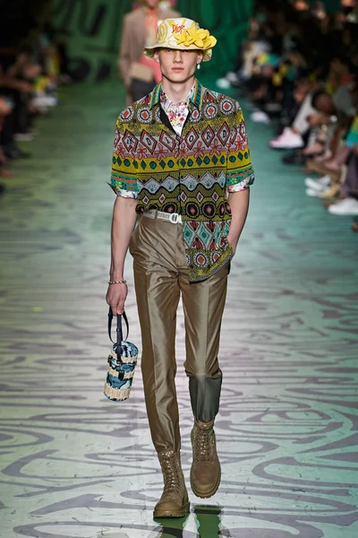 Look 3